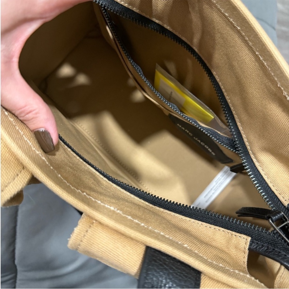Marc Jacobs  The Cargo Tote bag in Camel - Picture 5 of 7